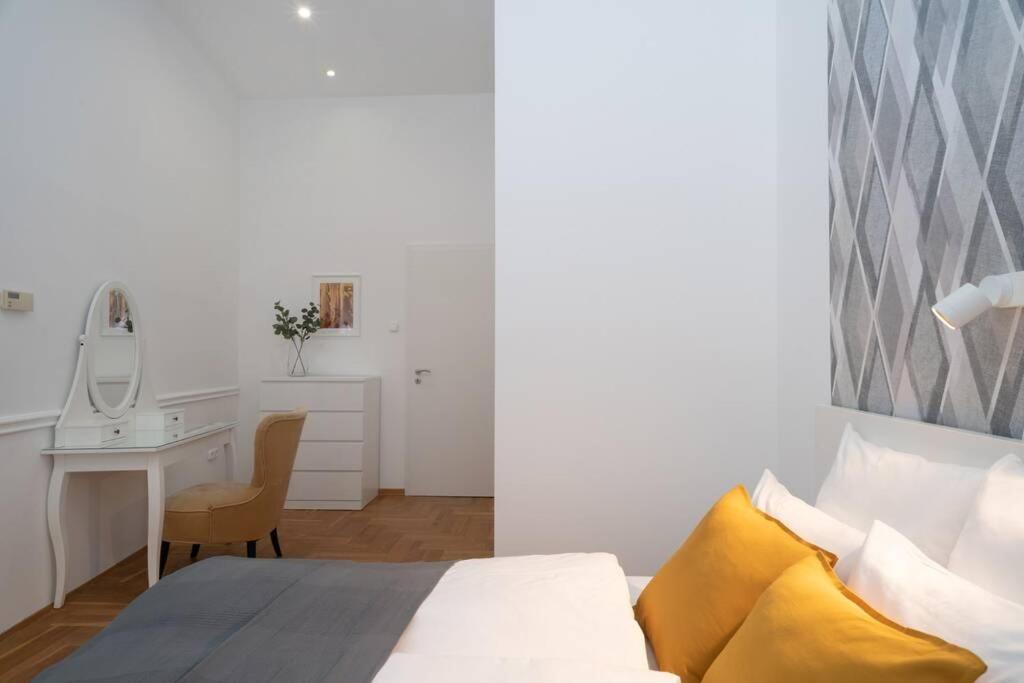 Best Located, 150 M2 5 Bedrooms Apt., Budapest Exterior foto