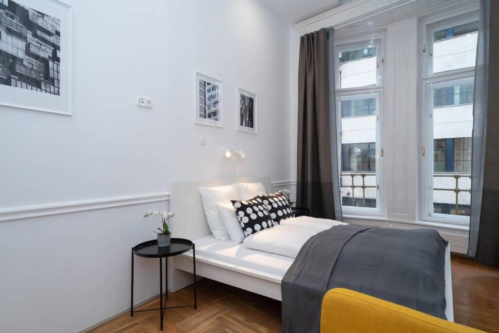 Best Located, 150 M2 5 Bedrooms Apt., Budapest Exterior foto