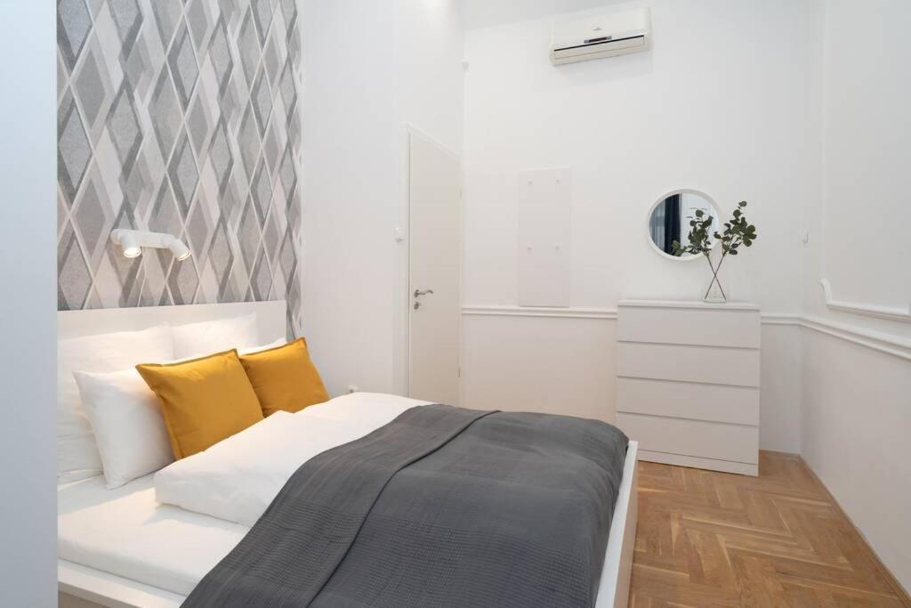Best Located, 150 M2 5 Bedrooms Apt., Budapest Exterior foto
