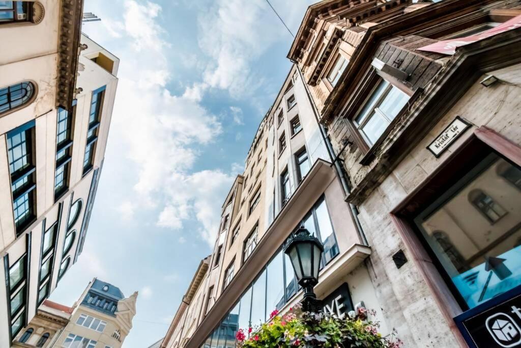 Best Located, 150 M2 5 Bedrooms Apt., Budapest Exterior foto