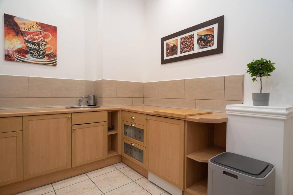 Best Located, 150 M2 5 Bedrooms Apt., Budapest Exterior foto