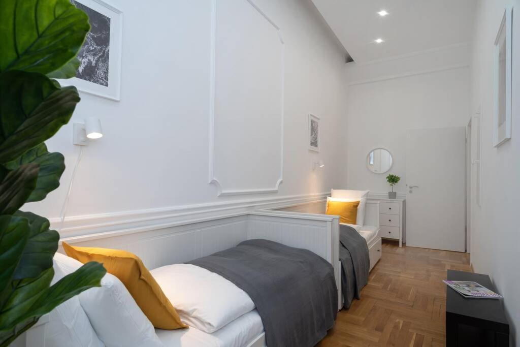 Best Located, 150 M2 5 Bedrooms Apt., Budapest Exterior foto