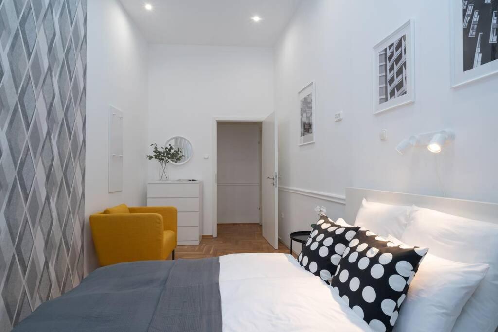 Best Located, 150 M2 5 Bedrooms Apt., Budapest Exterior foto